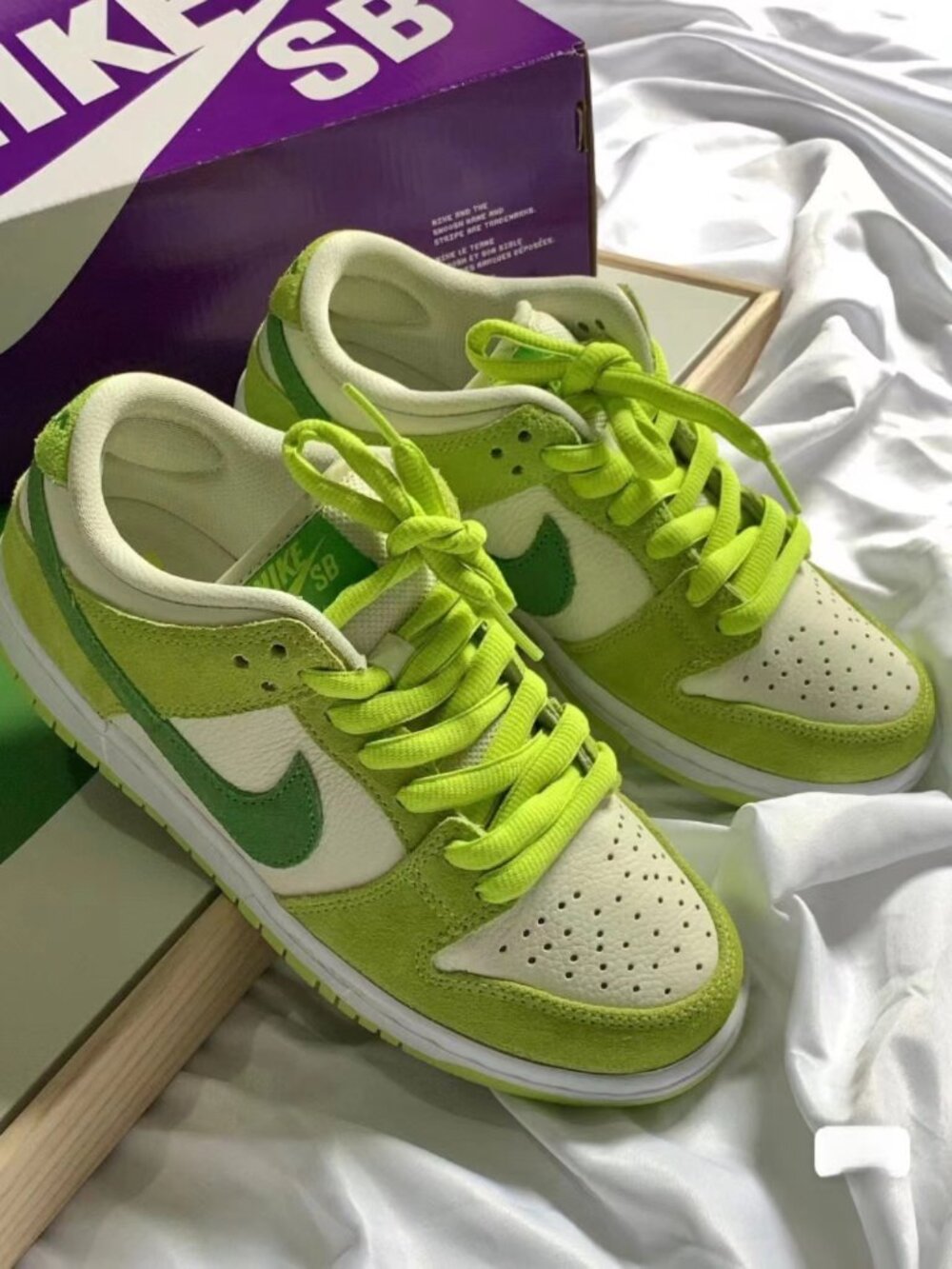 Nike SB Dunk Retro Low Green Apple Unisex Sneakers